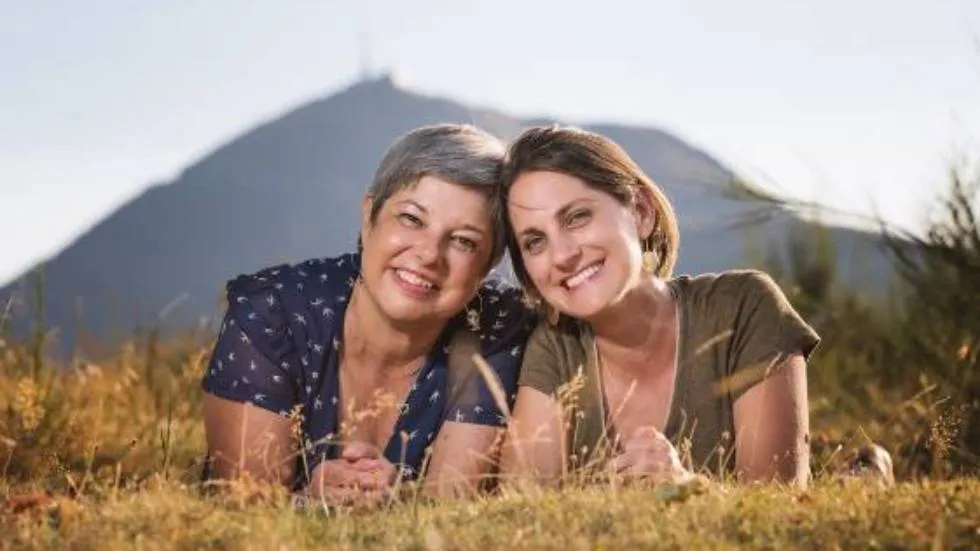 Pascale et Soline au pied du puy de Dôme / photo François Schmitt