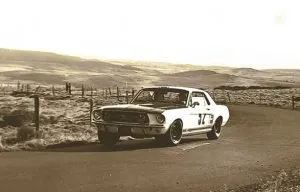 Johnny Hallyday, course de côte du Mont Dore sur Ford Mustang en 1967