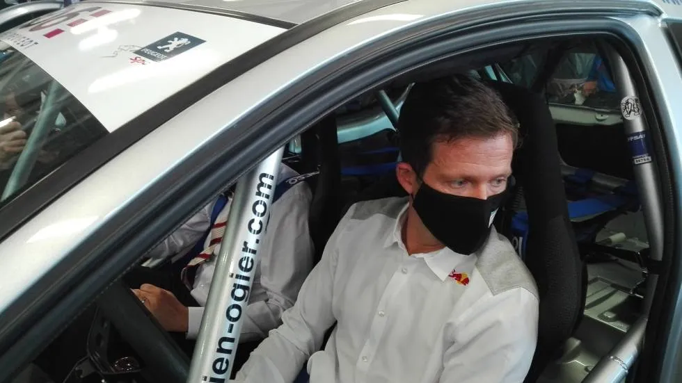 Sébastien Ogier retrouve le baquet de sa 206 / Photo 7 Jours à Clermont