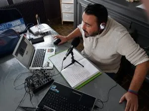 Julien Oury au commentaire / Photo Y. Meunier