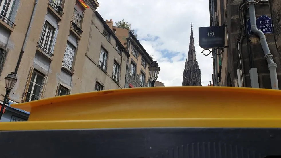 poubelle jaune / photo 7 jours à Clermont