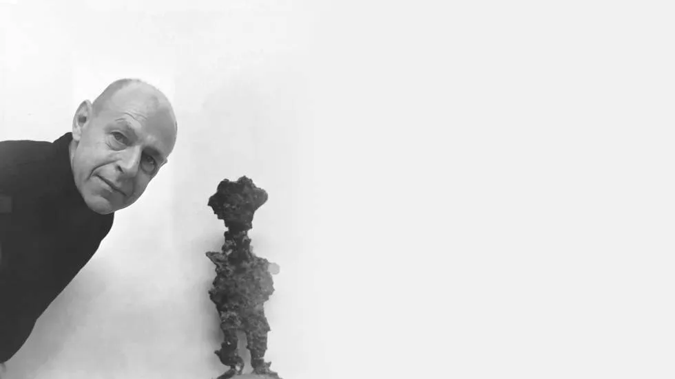Dubuffet et statuette / Photo DR