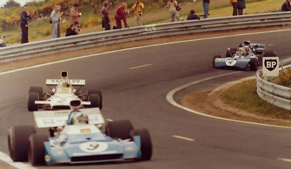 Premiers tours de course. Amon mène devant Hulme et Stewart / photo D.R.