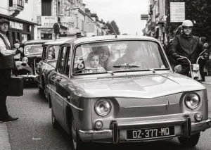 R8 / Photo Famille française et sa Dauphine renault / photo Jean-Christophe Giraud