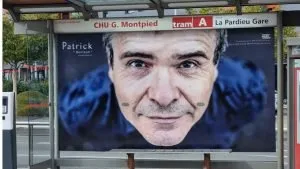Patrick à l'arrêt de tram / Photo A. Foulhoux