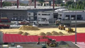 Travaux sur terrain d'entrainement / Photo Clermont 63