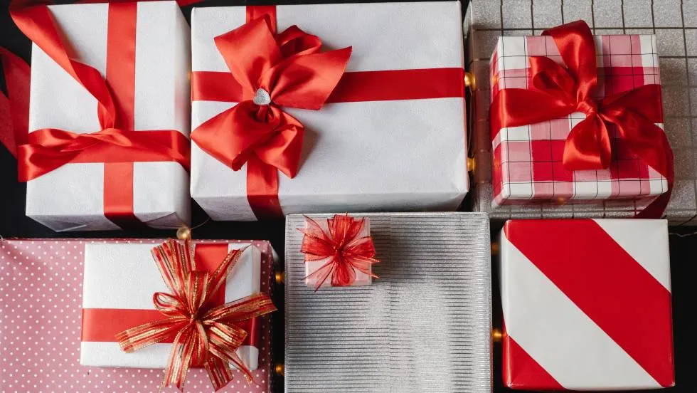 Paquets de Noël / Photo Laura James - Pexels