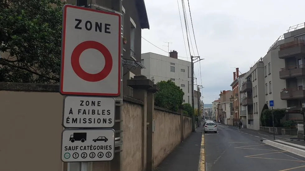 Panneau ZFE Clermont / Photo 7 Jours à Clermont