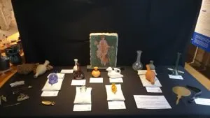 divers flacons / Photo association ENARRO