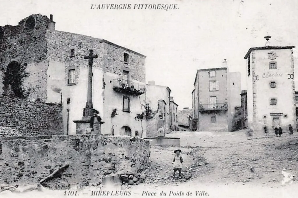 Mirefleurs et les « immondices » de ses « culs-de-sac ». CP - Coll. Louis / Françoise Saugues