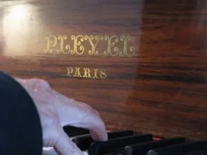 main-Joel-Rigal-sur-Pleyel-Photo-Olivier-Perrot.jpg