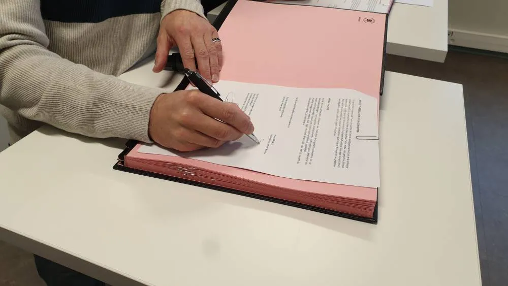 Signature convention par Simon Teyssou