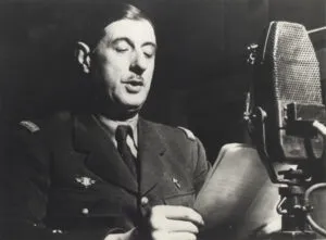 Au micro de la BBC, en octobre 1941 à Londres.