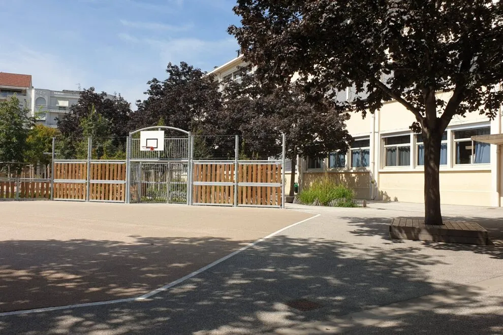 Cour-d'école/ Photo-7-Jours-à-Clermont