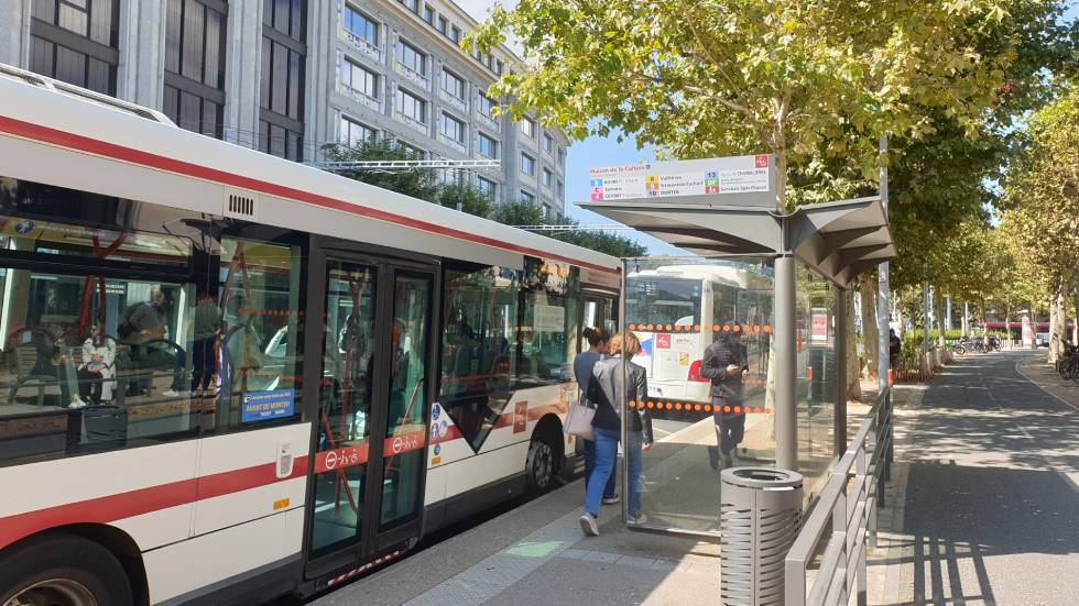 Bus, arrêt Maison de la culture / Photo 7 Jours à Clermont