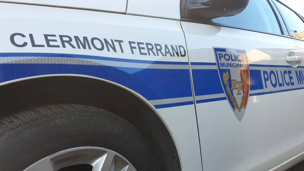 Voiture de la Police Municipale / Photo 7 Jours à Clermont