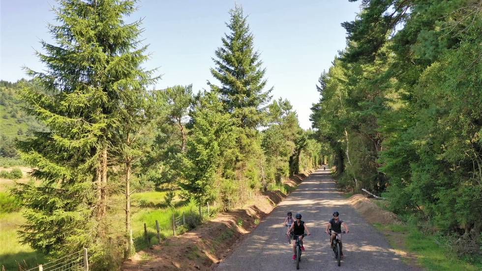 Vélo-tourisme / Photo Volcanic Cycles Enval