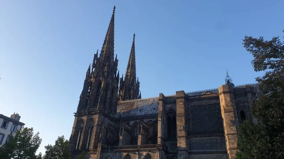 Soleil couchant sur la cathédrale de Clermont / Photo Olivier Perrot