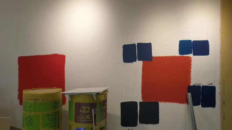 Dans les tests de peintures apparaît le nouveau logo de la Librairie Les Volcans