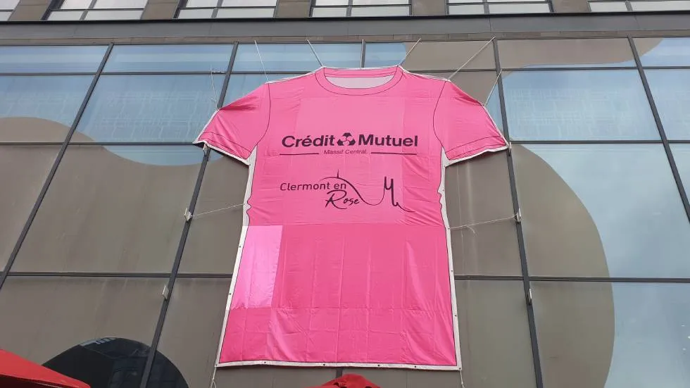 T-Shirt géant Clermont en Rose / Photo 7 Jours à Clermont