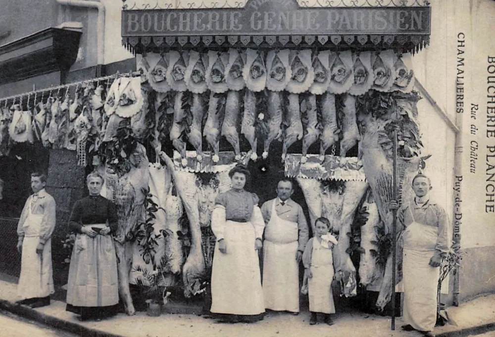 À Chamalières, les fumets de la boucherie « Genre parisien », Planche. CP Coll. Louis Françoise Saugues