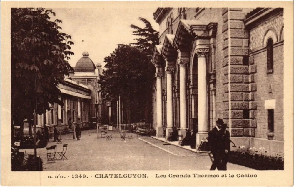 Carte postale ancienne des grands thermes et du casino
