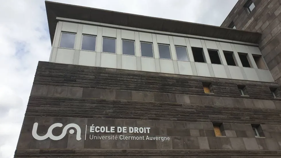 Façade Ouest de la Faculté de Droit - Photo 7 Jours à Clermont