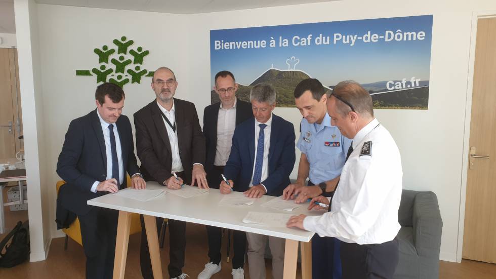 Signature à la CAF de la convention pour lutter contre la fraude sociale Photo 7 Jours à Clermont