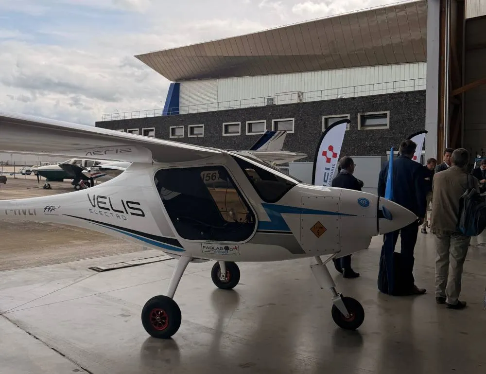 Velis Photo Vinci Airports