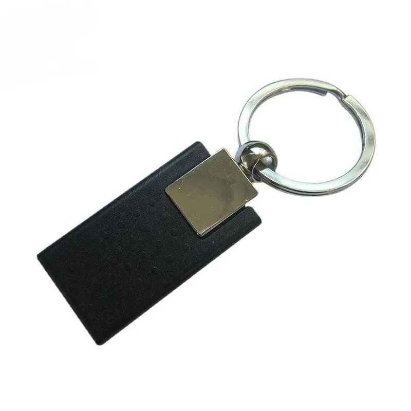 आयताकृती RFID कीचेन टॅग (1) चांदीच्या धातूच्या चौकोनासह काळा आहे आणि त्यात गोलाकार कीरिंग जोडलेली आहे.