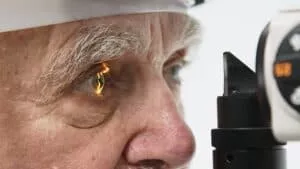 What Are the Early Warning Signs of Macular Degeneration?