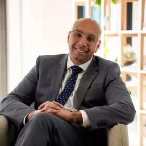 Dr Aziz Elgindi 1 Dr-Aziz-Elgindi-of-Harley-Street-Hair-Transplant-Clinics
