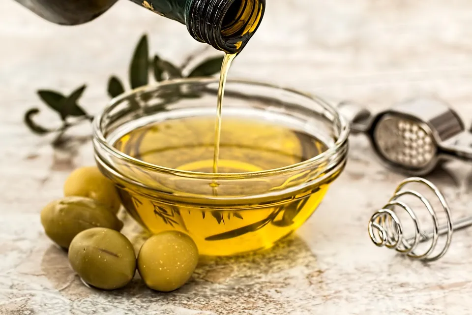 8 Natural Remedies for Hair Loss Free photos of Olive oil