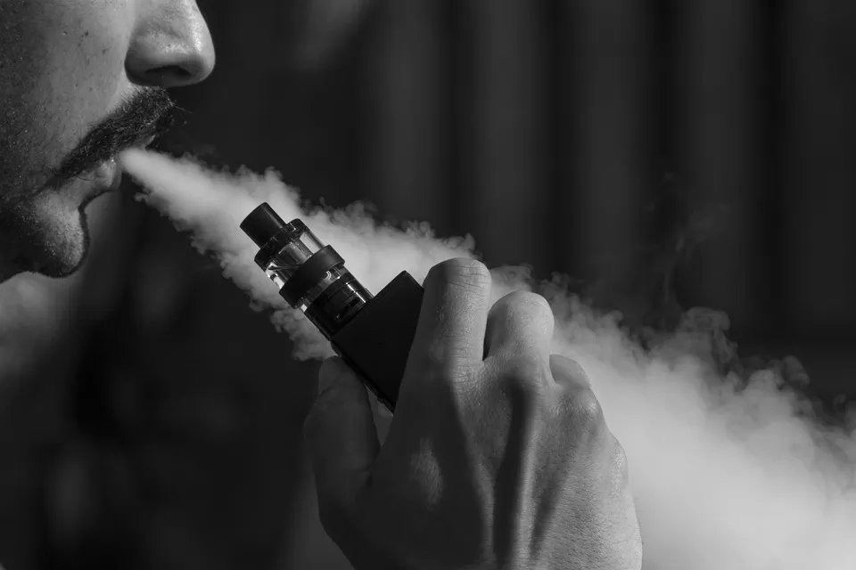 Does Vaping Cause Hair Loss? Free photos of Eliquid
