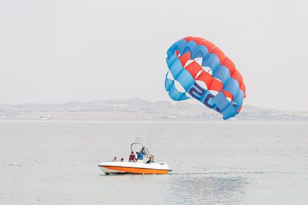 Parasailing in Dubai