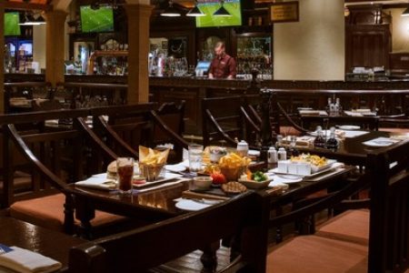 Long's Bar & Restaurant Dubai