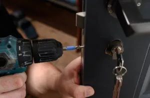 locksmiths for real estate checking front door lock