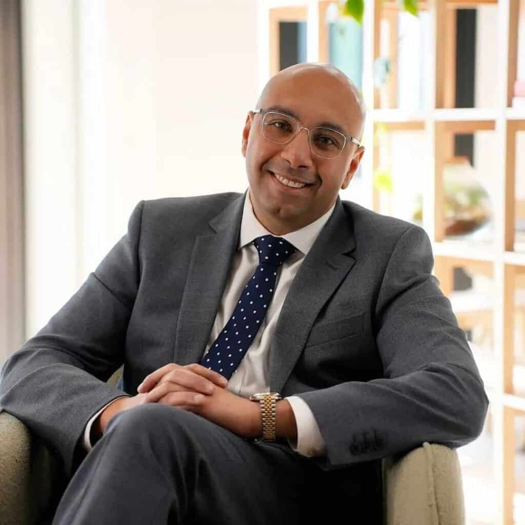 Dr Aziz Elgindi 1 Dr-Aziz-Elgindi-of-Harley-Street-Hair-Transplant-Clinics