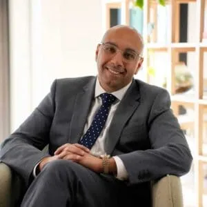 Dr Aziz Elgindi 2 Dr-Aziz-Elgindi-of-Harley-Street-Hair-Transplant-Clinics