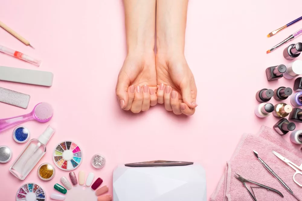 Comment se faire une manucure de pro à la maison