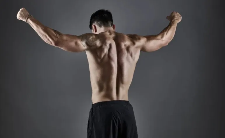 Τρίγωνος σε ένα μήνα : Ανοιξε τις πλάτες σου σε τέσσερις εβδομάδες 7 askiseis gia plati