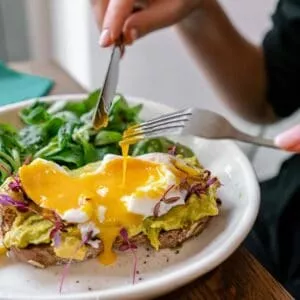 Τα αυγά δεν ανεβάζουν τη χοληστερίνη 3 ayga-xolisterini