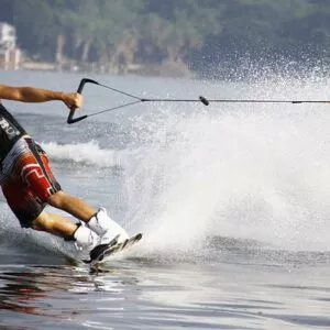 Σκίσε τα Απόνερα 10 water ski