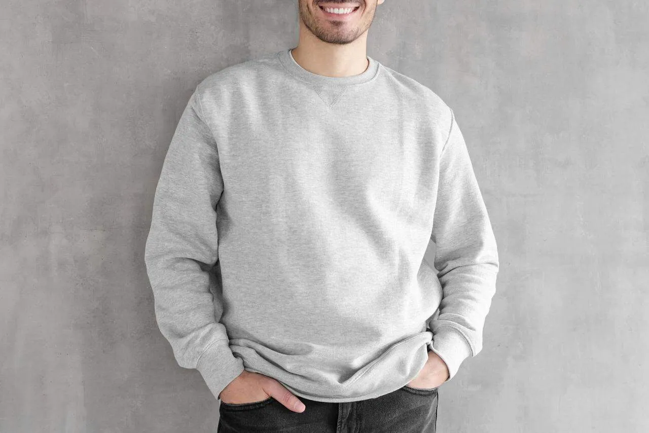 Με τι ταιριάζουν οι ανδρικές μπλούζες; 5 mplouzes