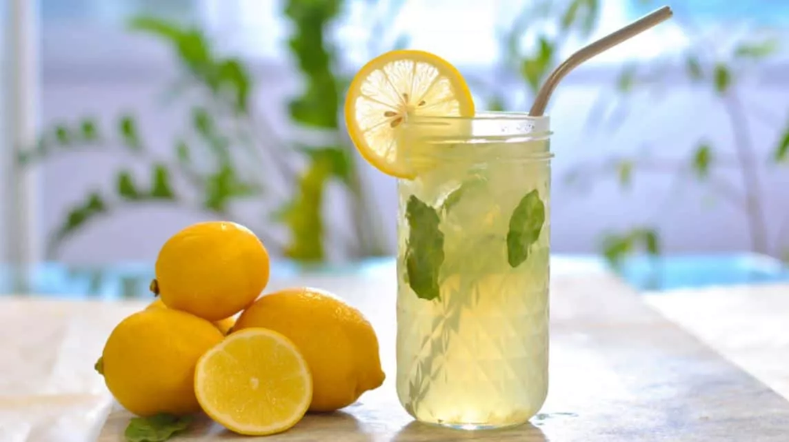 Πως πέφτει η πίεση με το λεμόνι: Τι λένε οι έρευνες 3 lemon juice