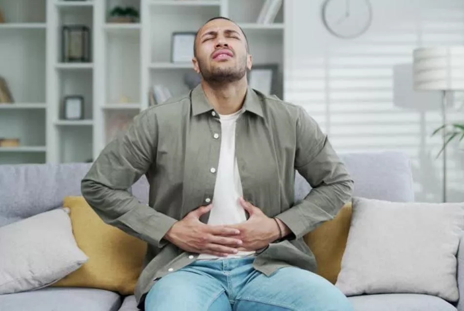 Πόνος στο στομάχι : Τι πρέπει να κάνετε για να ανακουφιστείτε 5 stomach pain