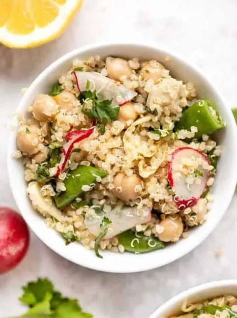 anoixiatiki salata kinoa