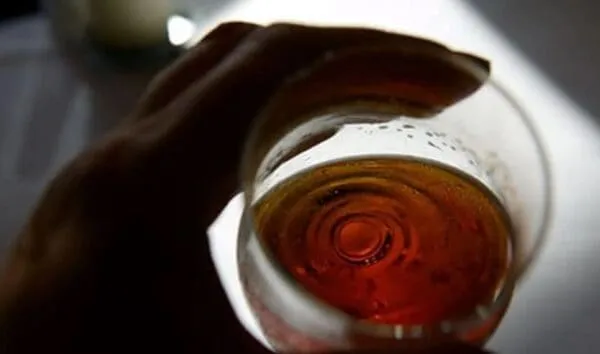 Συνήθειες που μπορεί να βλάψουν τη σεξουαλική σας ζωή 10 9alcohol