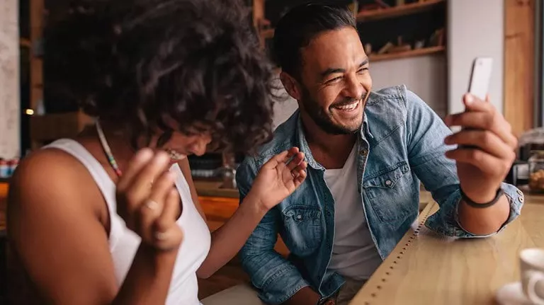 Ραντεβού στα οικονομικά 5 dates