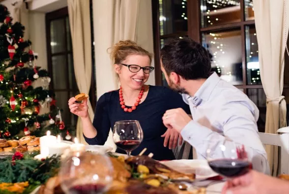 Ο απόλυτος οδηγός επιβίωσης στα χριστουγεννιάτικα τραπέζια 3 chtistmasdinner2